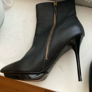 Charles Jourdan Black Leather 5” platform stiletto ankle boots (8.5)